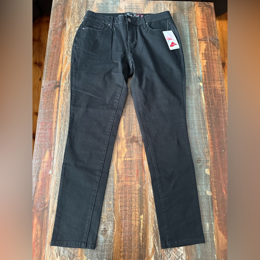 NWT FADED GLORY Women's 10A Ultimate Skinny 5 Pocket Black Denim Jeans